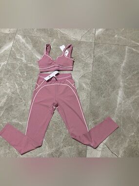 ALO Yoga Dusty Rose Sports Bra & Leggings Set